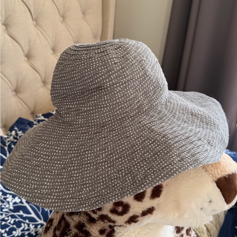 Wallaroo Women's Gray Polka Dot Hat - Picture 2 of 4